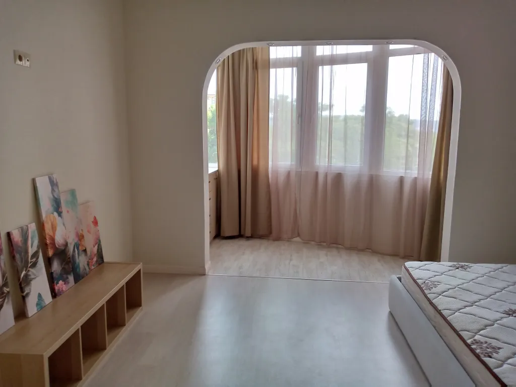 Уютная евродвушка с двумя балконами и евроремонтом