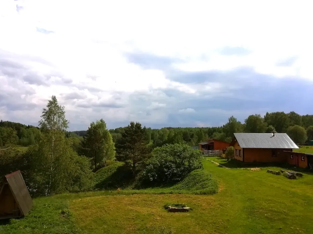 Коттедж Большой дом с террасой, баней на дровах и чаном в лесу на берегу реки — Старово