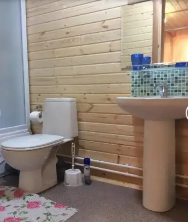 Уютный коттедж в лесу на берегу реки