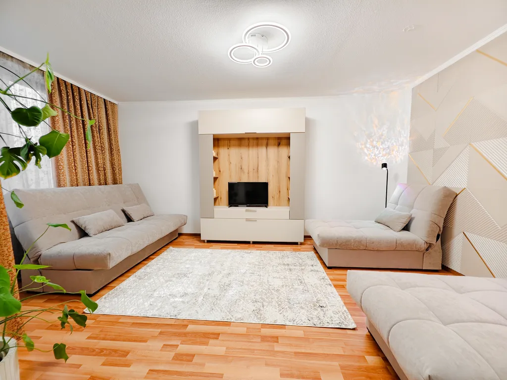 Квартира Двухкомнатная/2+1+1+1+1/ Уралмаш/ новостройка /большая кухня/лоджия — аренда посуточно в Екатеринбург