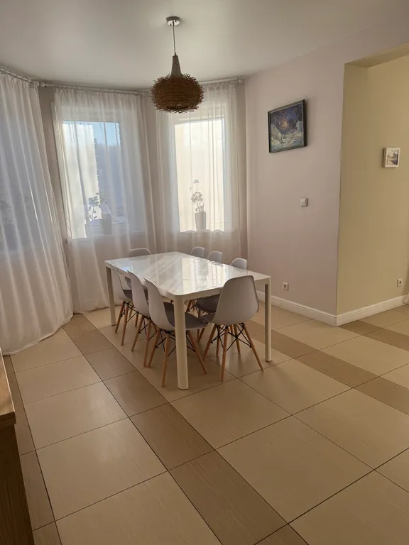 Дом на берегу залива в черте города