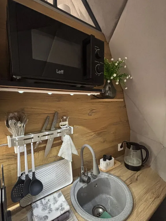 Уютная сфера на побережье