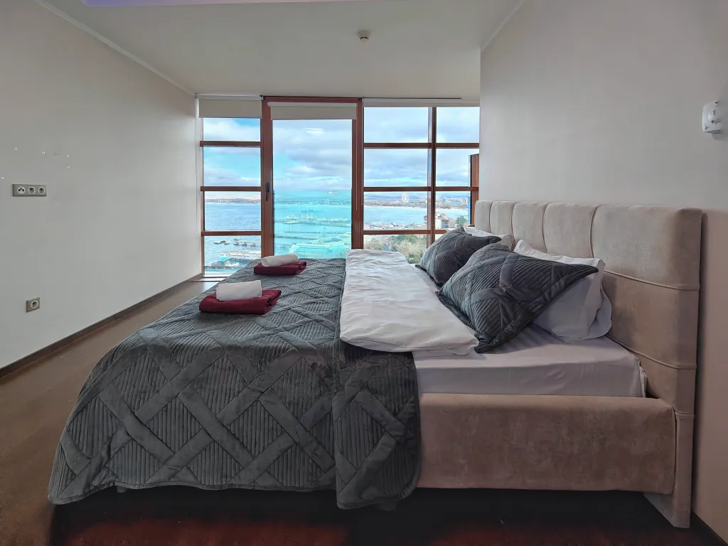 Видовая квартира в Золотой Бухте