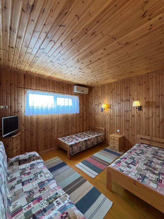 Квартира Номер со своей террасой в 150-ти метрах от моря и песчаного пляжа — аренда посуточно в Орджоникидзе