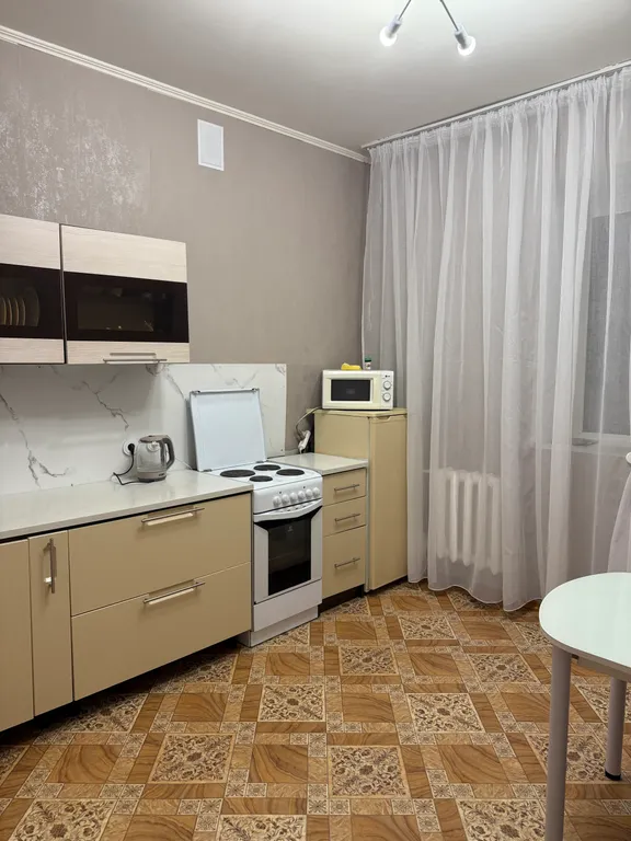 Квартира около Микрохирургии глаза, Института нефти и газа