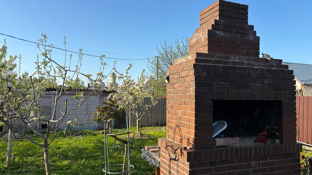 Дом в Анапе с банным чаном для дружной компании в окружении сада