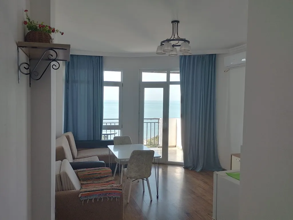 Двухкомнатная квартира с потрясающим видом на море