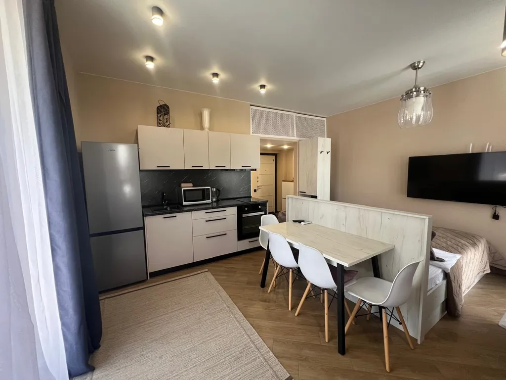 Стильная студия с бассейном