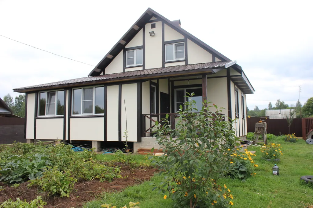 Большой дом на берегу Вселуга