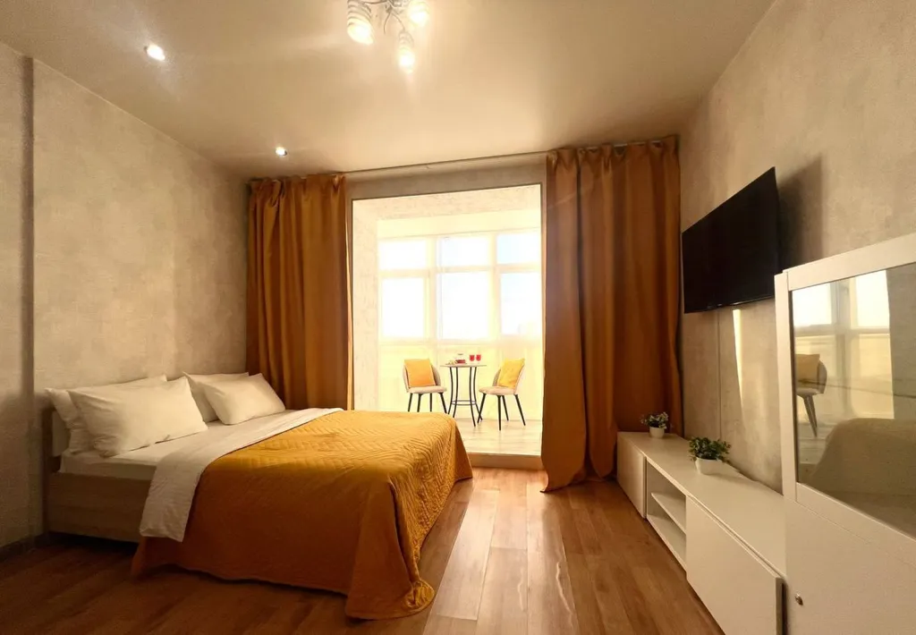 Солнечная студия Апельсин с красивым видом на Амур