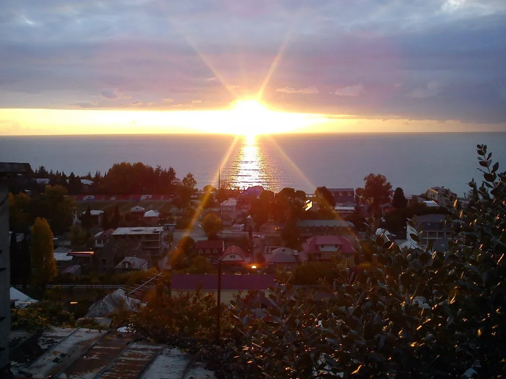 Комната в частным доме с видом в сад