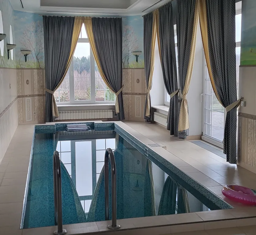 Дом с бассейном и сауной