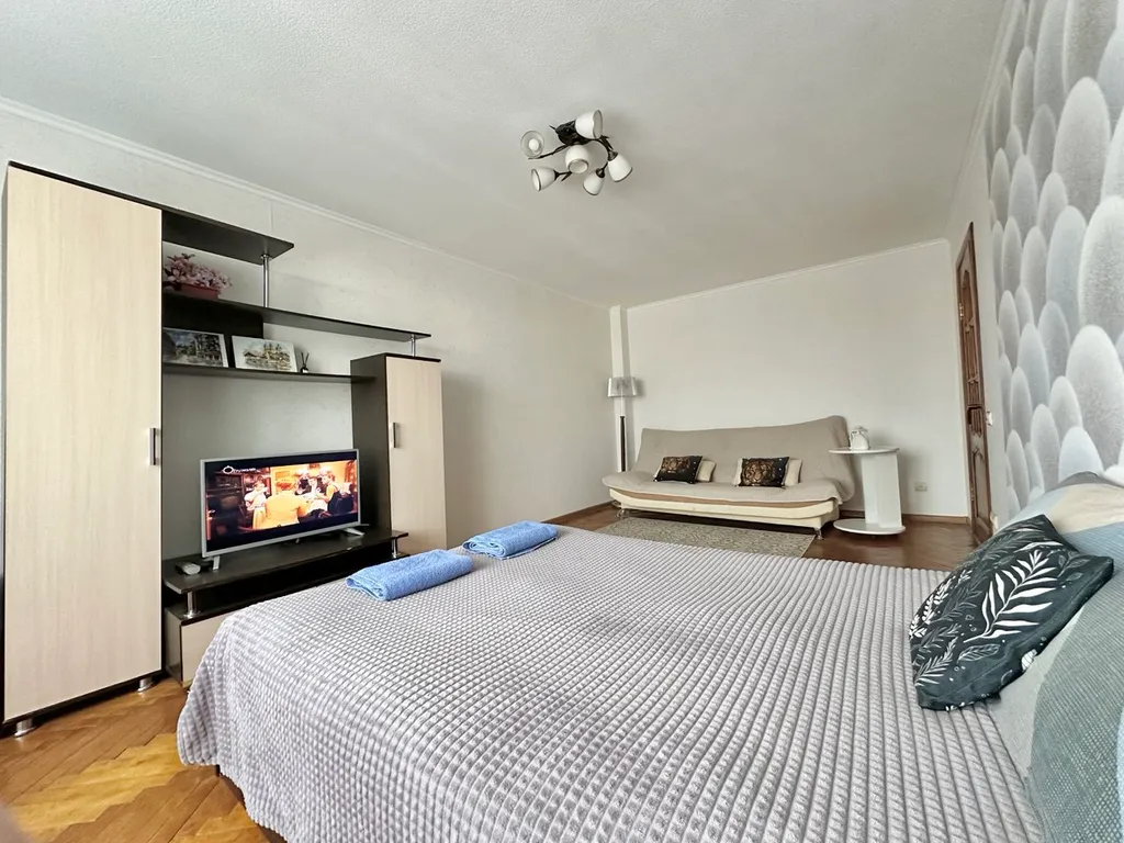 У Ледового дворца