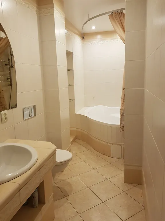 Двухуровневая 5-комнатная квартира в центре Амалиенау с зоной барбекю