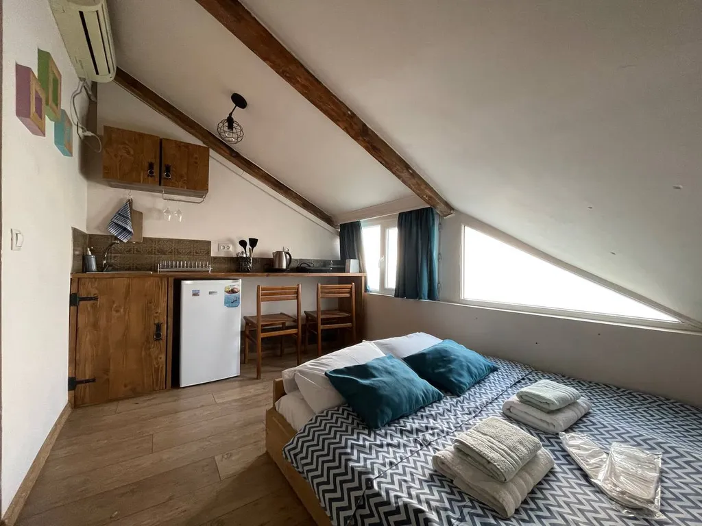 Квартира Уютный апартамент в мансарде — аренда посуточно в Тбилиси