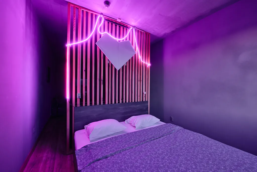 9-местные апартаменты с РSP4/3 c игpами, неонoвой подcветкой