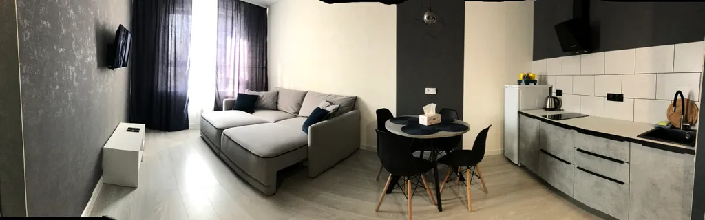 Уютная новая квартира с большой кроватью