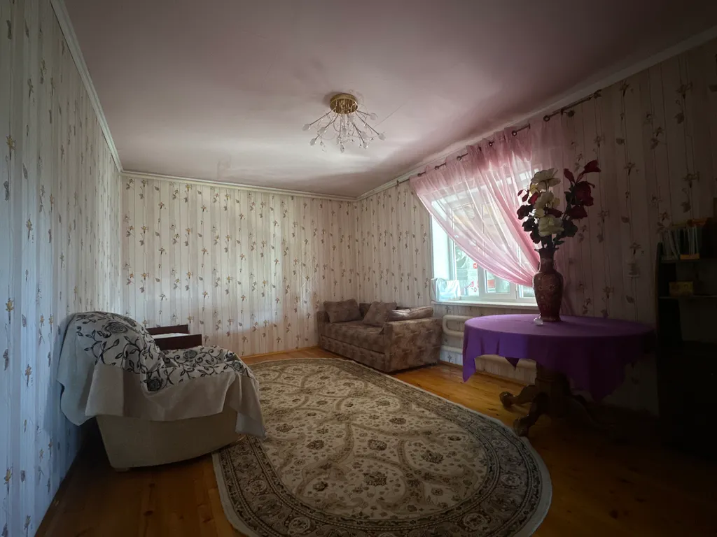 Частный дом с беседкой