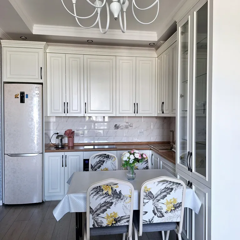 Апартаменты в центре с видом на город и горы