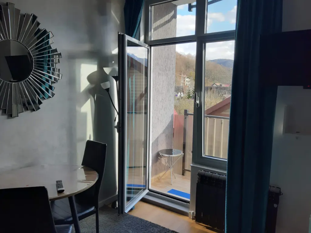 Студия с видом на горы