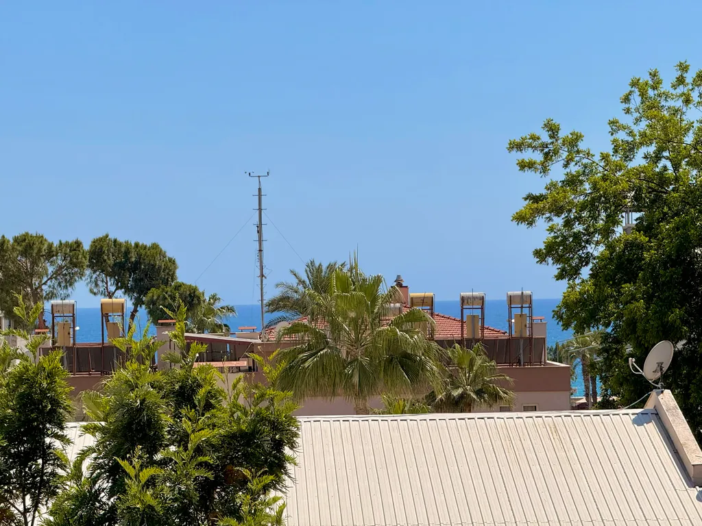 Квартира с видом на море и горы. Пляж Клеопатра