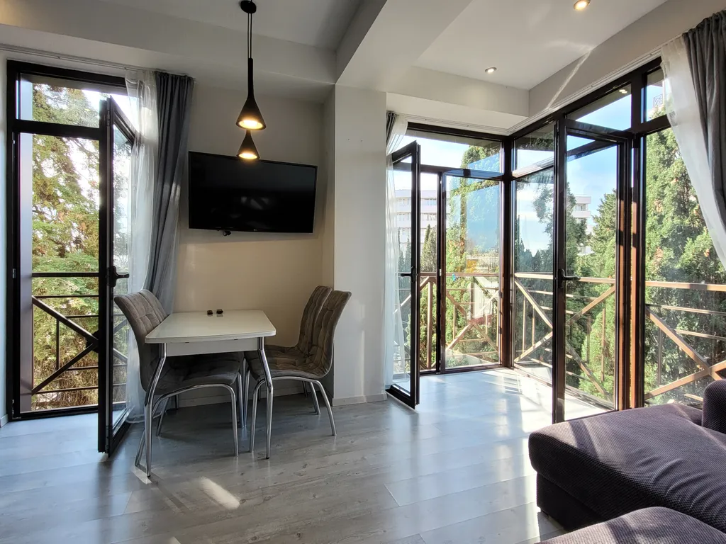 Квартира с панорамными окнами в 5 минутах до моря