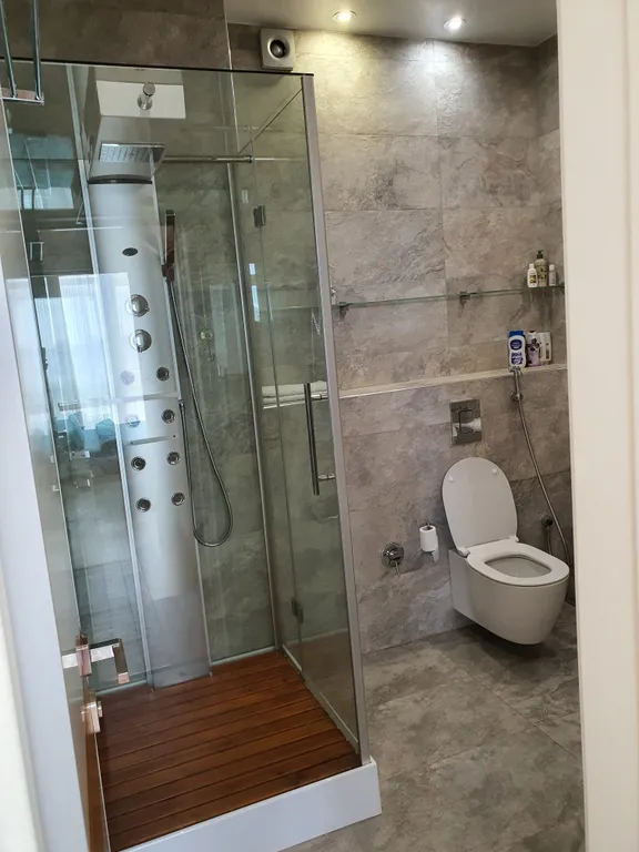 Апартаменты в центре города с прекрасным видом на золотой мост