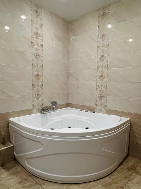 Студия + спальня с джакузи и панорамным балкон около ЛА Трактор