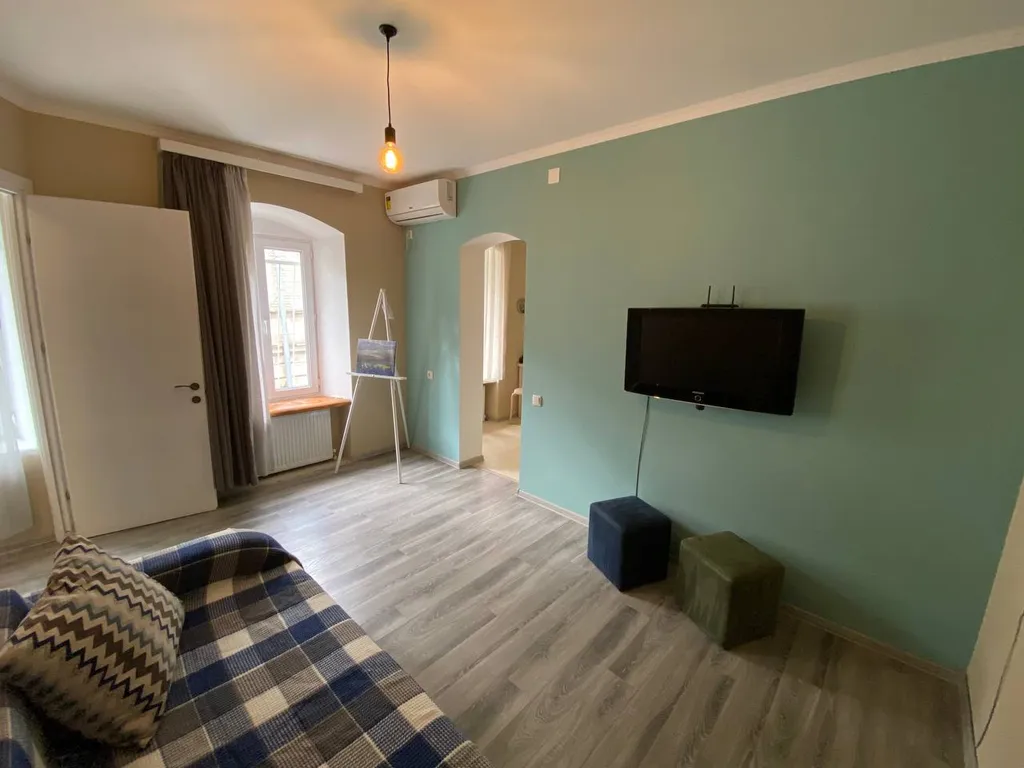 Квартира с отдельной спальней в центре Тбилиси