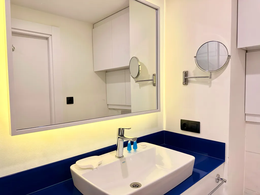 Романтичная и чистая студия с видом на море