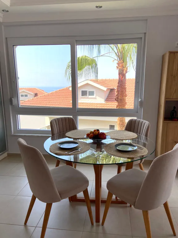 Элитная квартира с террасой и видом на море