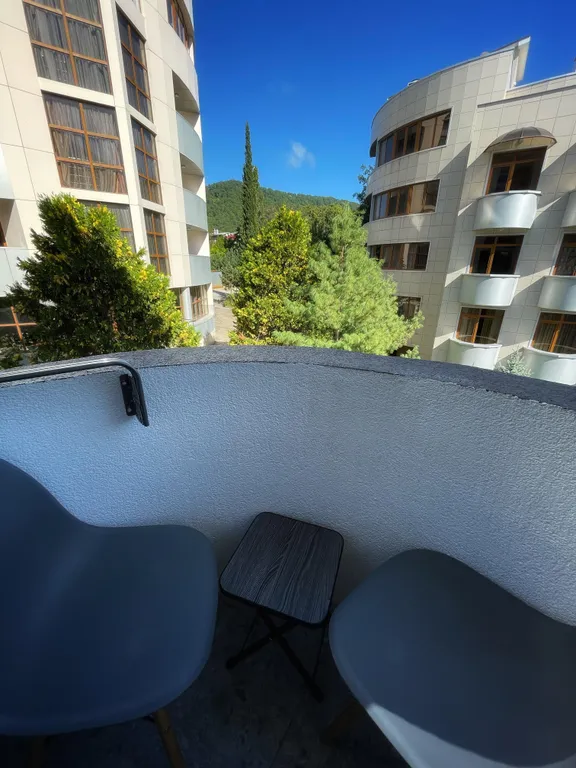 Апартамент в 3 минутах до моря с маленьким балконом и видом на горы