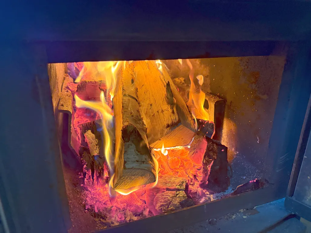 Дом шалаш 2-комнатный у леса