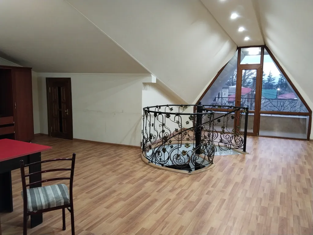 Большой семейный номер с балконом