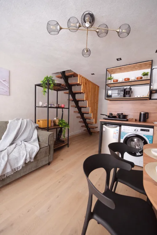 Двухэтажный дом с кухней