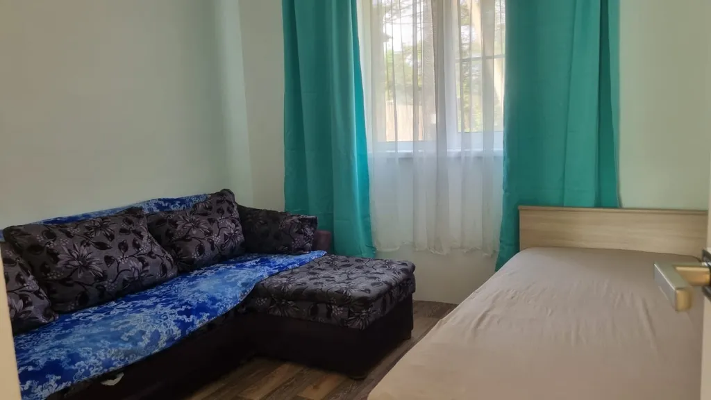 Коттедж Коттедж у озера в лесу — Луга