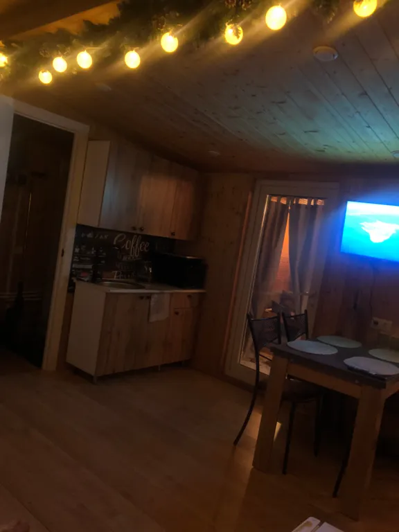 Новая вилла с горячей джакузи в террасе в черте города