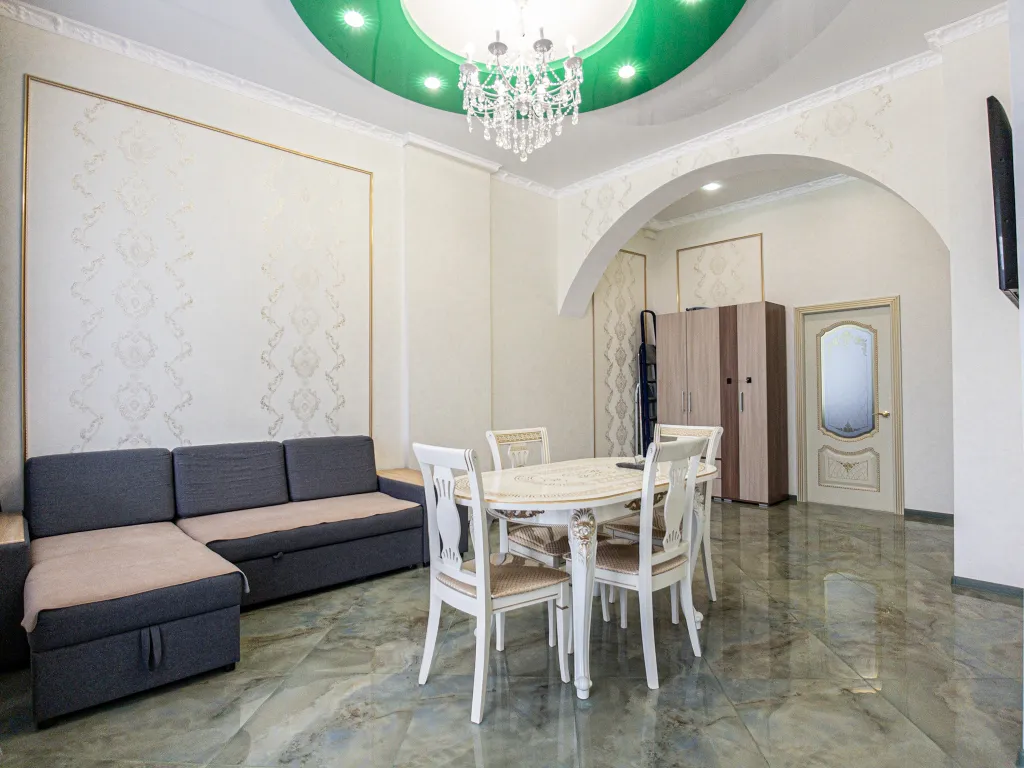 Большая квартира с видом на Крепостную стену и Успенский собор