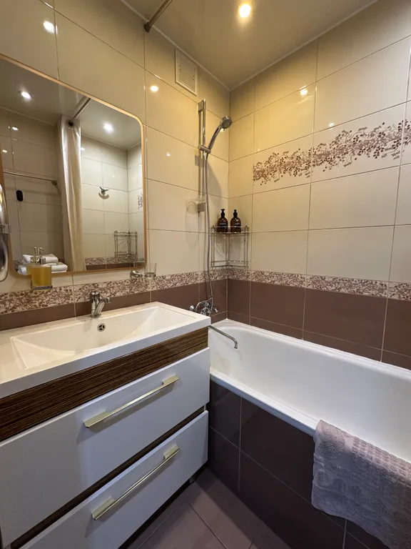 Квартира 2-комнатная Квартира — Колпино