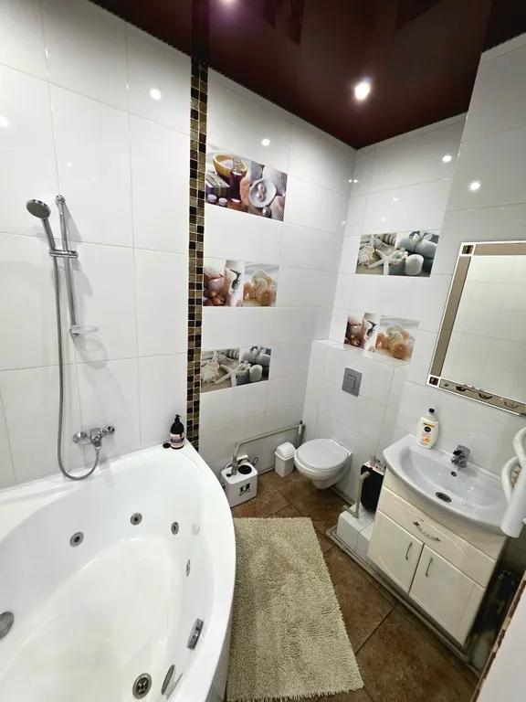 Современная в новом ЖК с водой