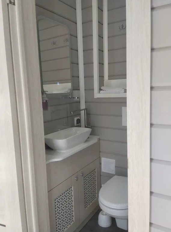 Коттедж Домик с панорамным остеклением, террасой и видом на озеро и лес — Сортавала