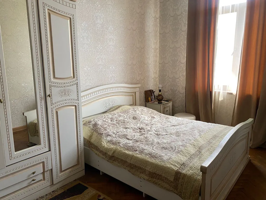 Уютная 4-комнатная квартира в центре города — аренда посуточно в Сухум