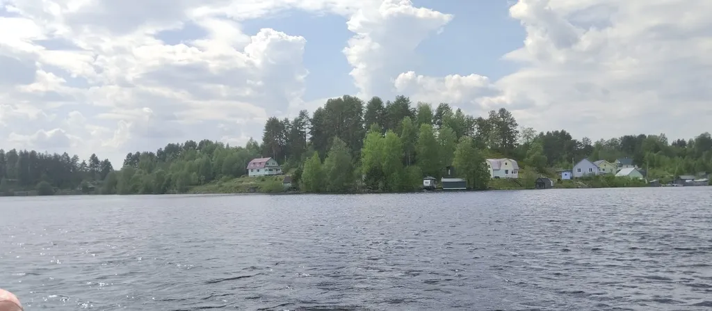 Дом на берегу озера