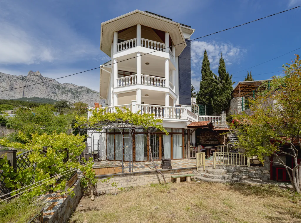 Красивый дом Азазель с сауной и с видом на море и горы