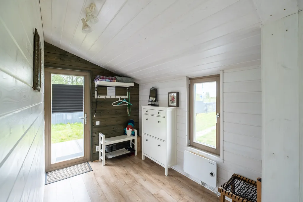 Цветочный домик с камином