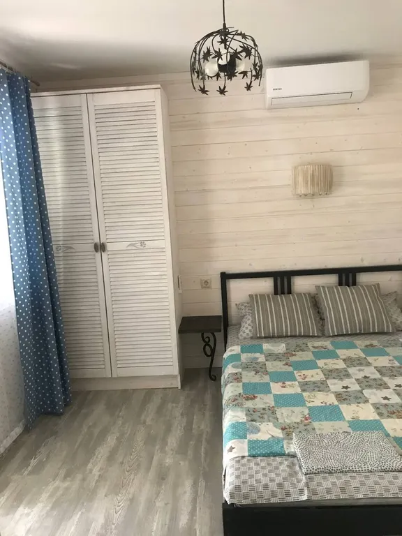 Домик и дворик Персиковая поляна