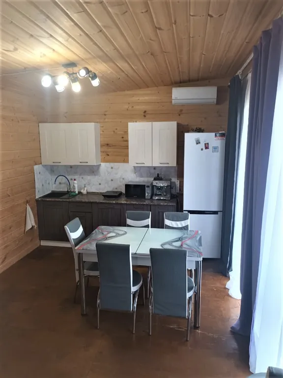 Коттедж Дом с двумя спальнями, кухней, гостиной, на отдельной территории — аренда посуточно в Гагра