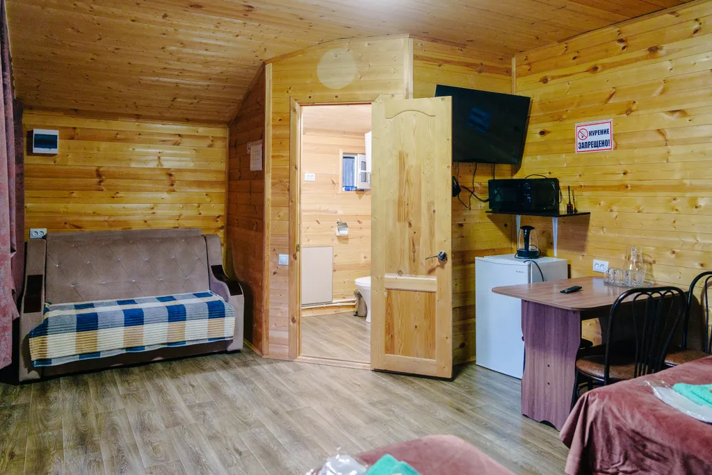 Домик с уютной террасой с красивым видом на горы