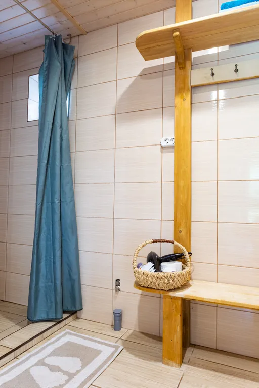 Уютный домик рядом с озером