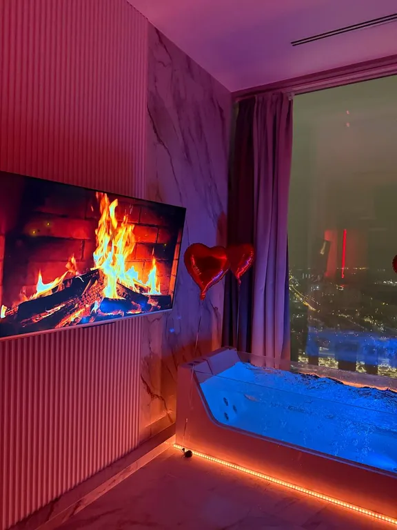 Апартамент с джакузи у окна